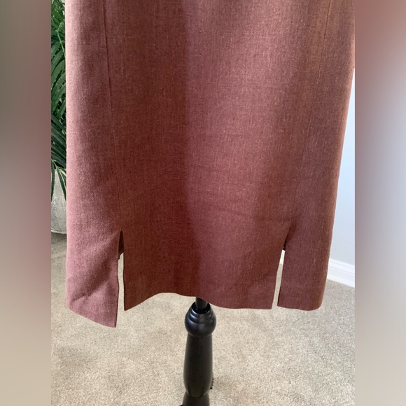 Women Rust brown color linen dress. - Picture 4 of 6
